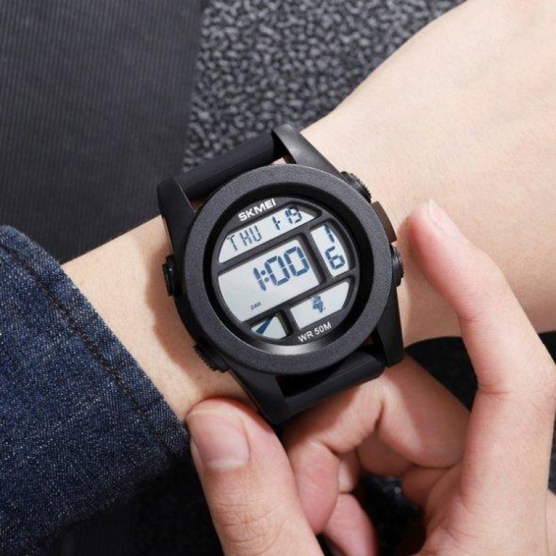 Тактичний водостійкий кварцовий годинник Skmei World Black
