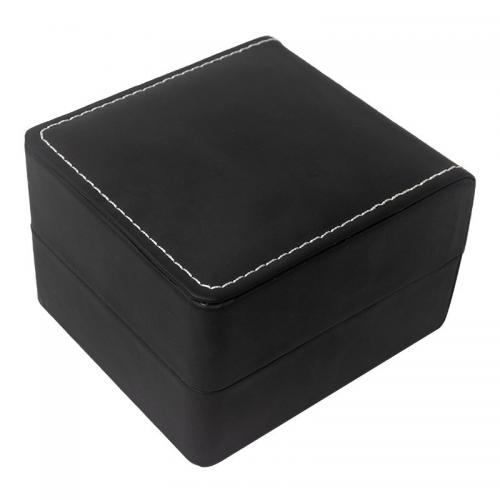 Скринька для наручного годинника Clockhouse PU 10.2x11.2x7.5 см Чорний (IBW918B) Скринька для наручного годинника Clockhouse PU 10.2x11.2x7.5 см Чорний (IBW918B)