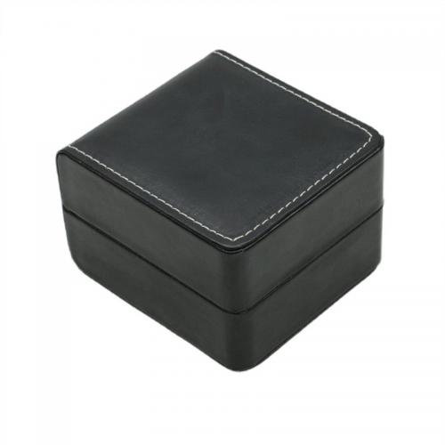 Скринька для наручного годинника Clockhouse PU 10.2x11.2x7.5 см Чорний (IBW918B) Скринька для наручного годинника Clockhouse PU 10.2x11.2x7.5 см Чорний (IBW918B)