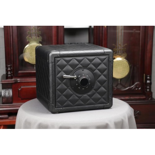 Сейф Salvadore для підзаводу 4 годинників Safe Small BK 43х43х41,5 см Чорний Сейф Salvadore для підзаводу 4 годинників Safe Small BK 43х43х41,5 см Чорний