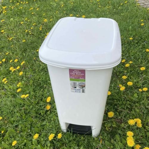 Контейнер для сміття 40 л з педалькою Ucsan Plastik M-1056 Контейнер для сміття 40 л з педалькою Ucsan Plastik M-1056