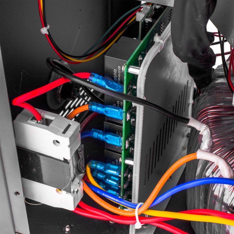 ДБЖ LogicPower LPY-B-PSW-7000VA+ 5000Вт 10A/20A з правильною синусоїдою 48В