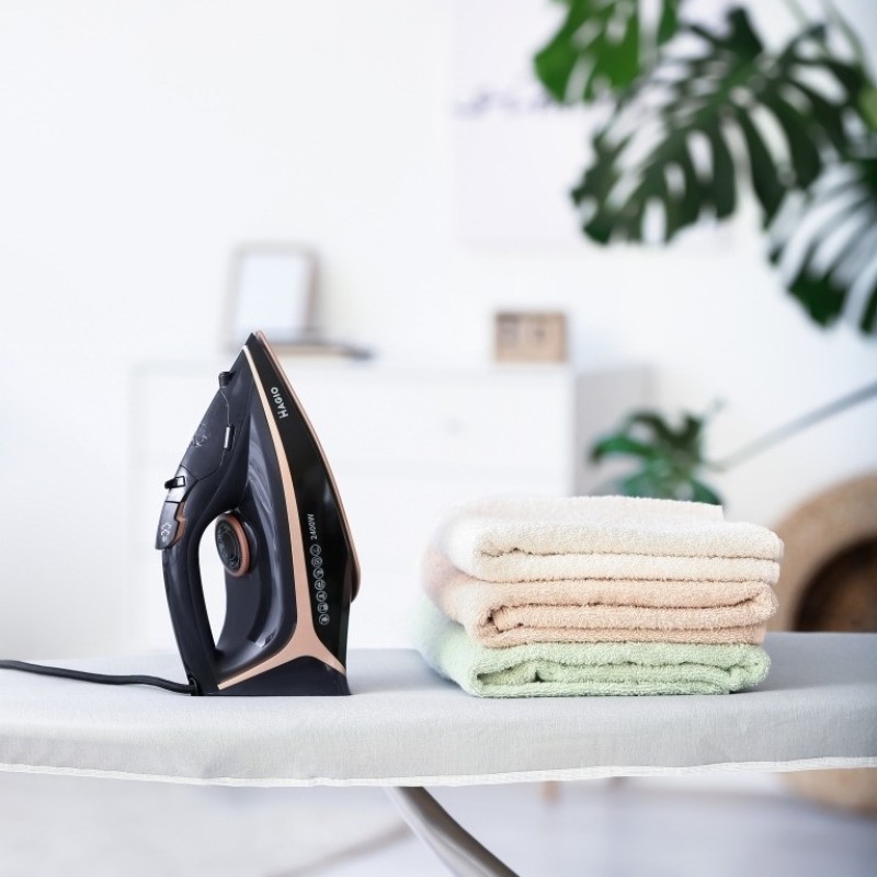 Праска з керамічною підошвою MAGIO МG-131 Black