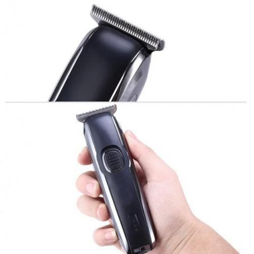 Професійна акумуляторна машинка для стрижки волосся з насадками  XPro V-020 (40950-V-020) Професійна акумуляторна машинка для стрижки волосся з насадками  XPro V-020 (40950-V-020)