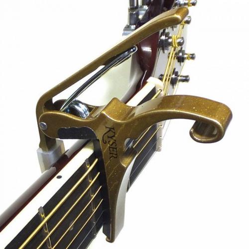 Каподастр Kyser KG6GA Quick-Change Acoustic Guitar Capo Gold Каподастр Kyser KG6GA Quick-Change Acoustic Guitar Capo Gold